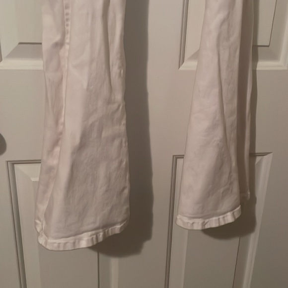 White Vibrant Flare Jeans (From Botique) size 24 - Picture 6 of 7